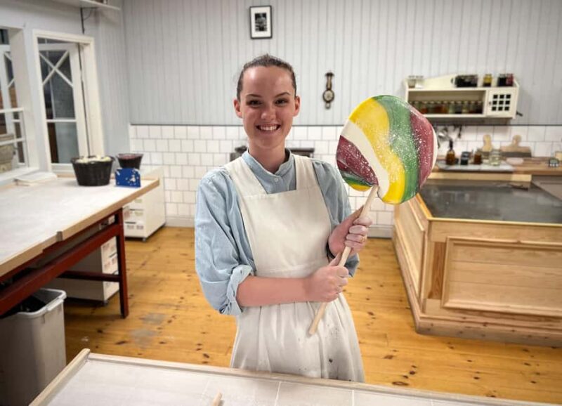 Stockholm: Old Town Food Tour of 7 Locals Favorites Tastings - Discover Stockholm’s Historic and Modern Districts