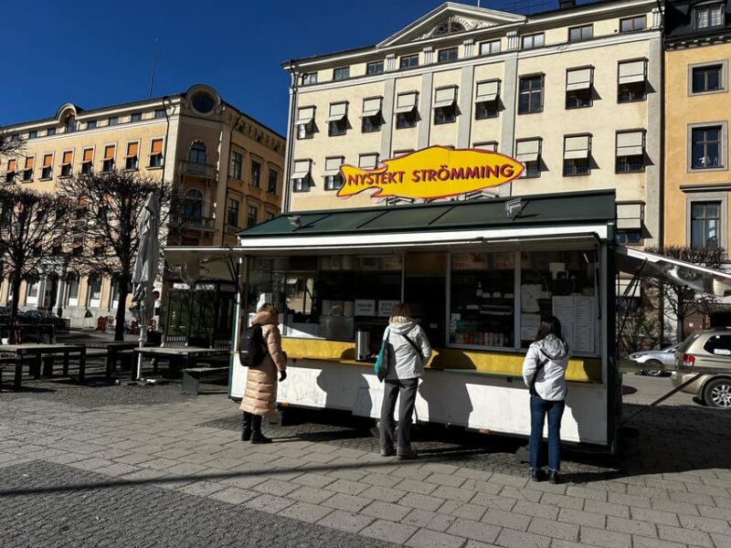 Stockholm: Old Town Food Tour of 7 Locals Favorites Tastings - The Guides: Knowledgeable and Engaging Storytellers