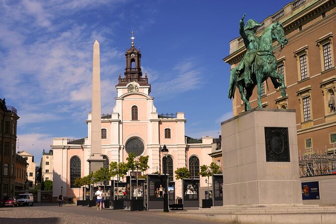 Stockholm Old Town Gamla Stan, Historic Walking Tour, Small group - The Royal Palace and Nearby Statues