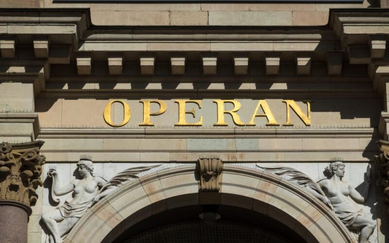 Stockholm: Old Town Highlights Private Walking Tour - Inside the Royal Palace and the Crown Treasury