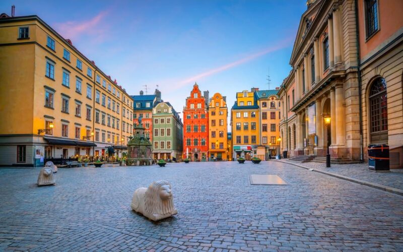 Stockholm: Old Town Highlights Private Walking Tour - Visiting the Nobel Prize Museum and other cultural highlights