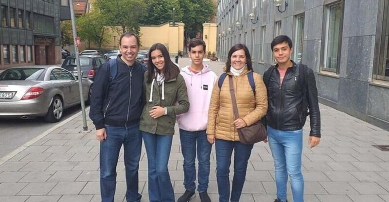 Stockholm : Old Town private Walking Tour with a guide - Exploring Stortorget and Its Colorful Buildings