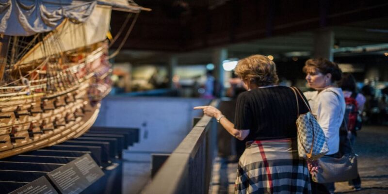 Stockholm: Old Town & Vasa Museum Skip-the-Line Private Tour - Scenic Ferry Ride from Gamla Stan to Djurgården