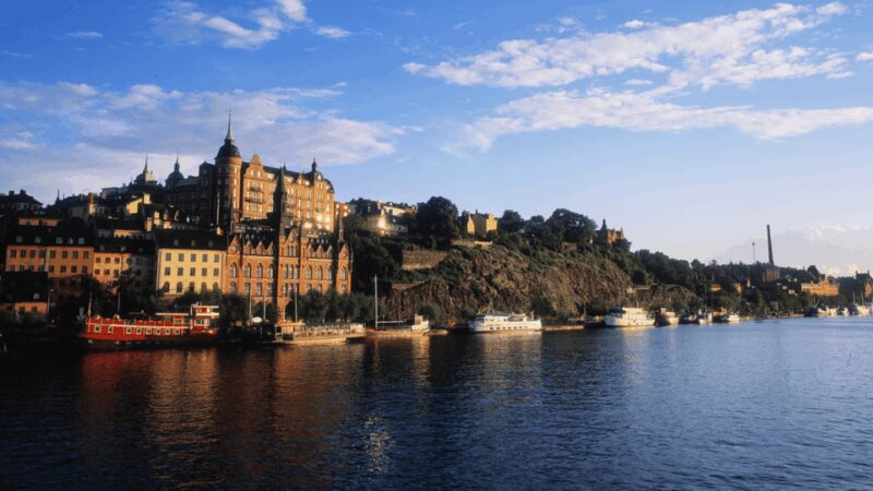 Stockholm: Old Town Walking Tour, stories and secrets - Logistics and Group Experience