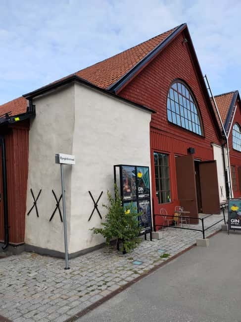 Stockholm: private 3h tour - Old Town, ferry and Vasa museum - Discover Stockholm’s Medieval Charm in Old Town