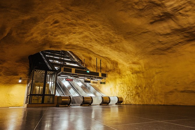 Stockholm: Underground Metro Art Ride with a Local - Discover Artistic Homages and Elemental Themes