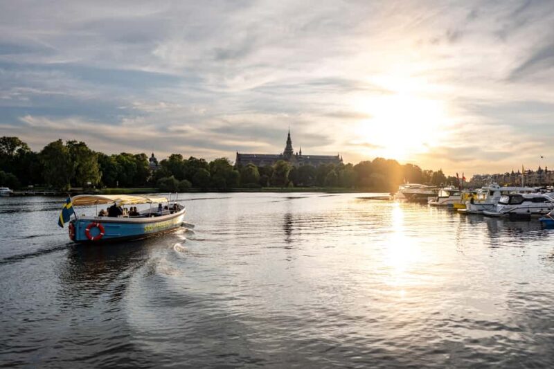 Stockholm Walking Tour & Electric Boat Ride - Key Points