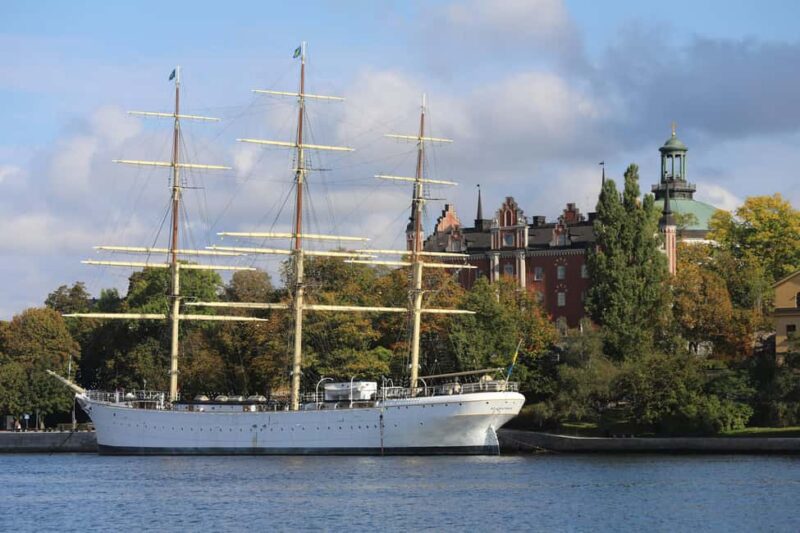 Stockholm: Wealth, Influence & Fika Norrmalm Winter Tour - Exploring Kungsträdgården and Its Changing Identity