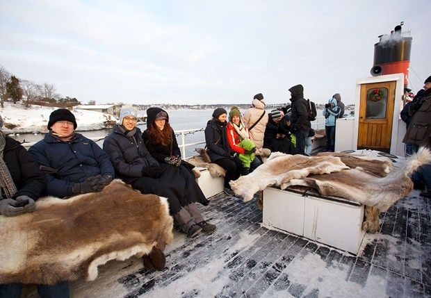 Stockholm: Winter Boat Tour with Guide - Discovering Fjäderholmarna and Stockholm’s Quays