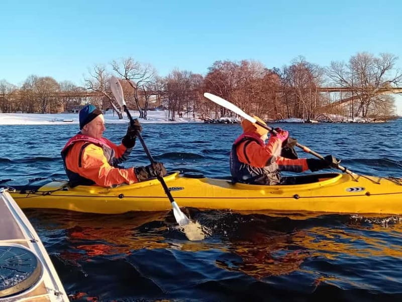 Stockholm: Winter Kayaking Tour through the City Centre - Stockholms Winter Kayaking Tour: Explore the City from the Water