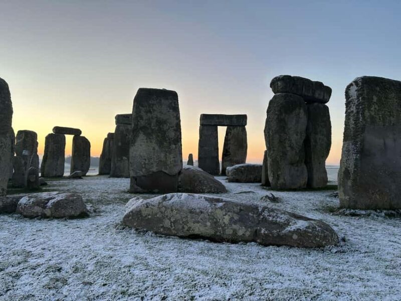 Stonehenge and Avebury stone circles. Guided tours - Key Points
