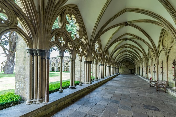 Stonehenge and Salisbury Cathedral Private Tour from Southampton - The Role of the Guide and Onboard Experience