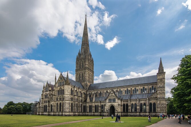 Stonehenge and Salisbury Cathedral Private Tour from Southampton - Comparison with Similar Experiences