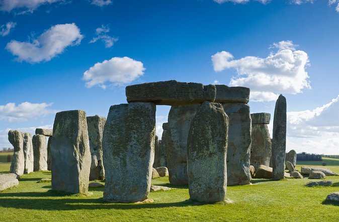Stonehenge and The Stone Circles of Avebury Day Trip from London - Visiting Stonehenge, the World’s Most Famous Neolithic Monument