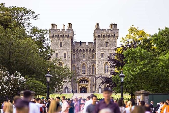 Stonehenge and Windsor Castle Tour from London With Entry Tickets - Food, Breaks, and Refreshments During the Tour