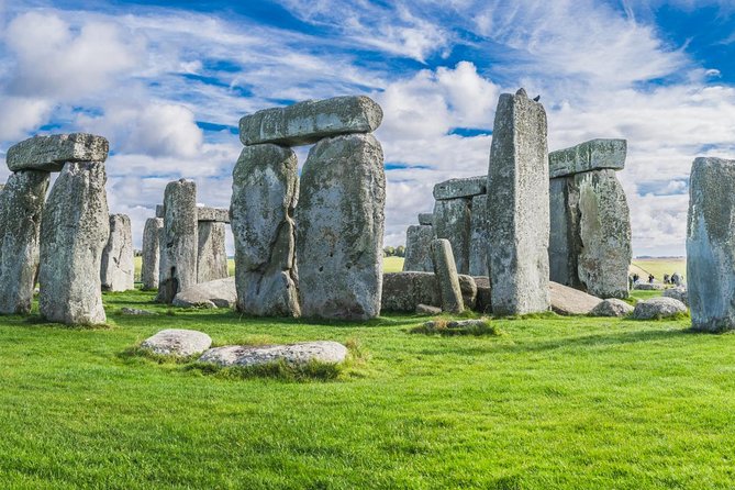 Stonehenge Half-Day Tour from London with Admission & Snack Pack - What Makes This Tour Unique