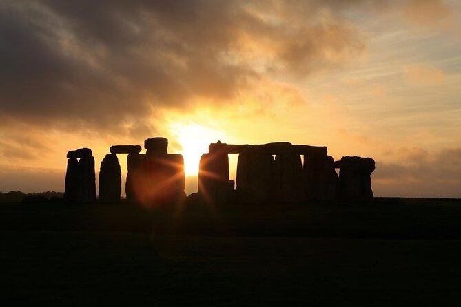 Stonehenge Summer Solstice Tour from London: Sunset or Sunrise Viewing - Visiting Avebury on the Sunset Tour