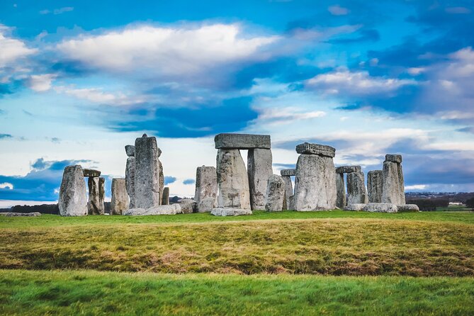 Stonehenge & the Cotswolds Including Admission from Bath - Key Points