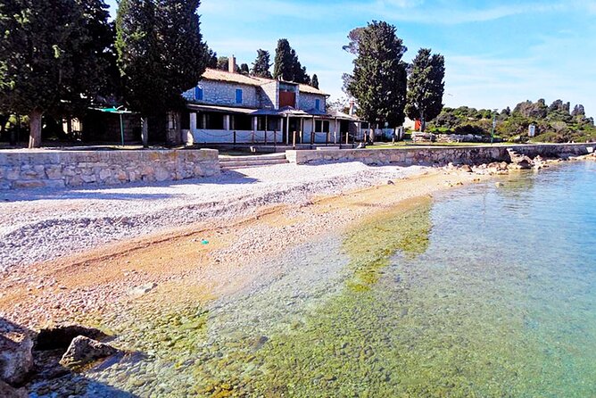 Stop on Island & National Park Day Cruise with Lunch Drinks - Group Size and Booking in Advance