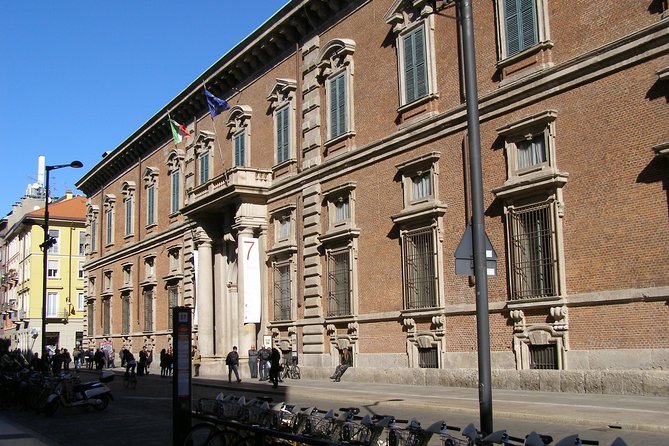 Stories of the Fashion Capital: A Self-Guided Audio Tour of Milan - Brief Stop at Piazza della Scala