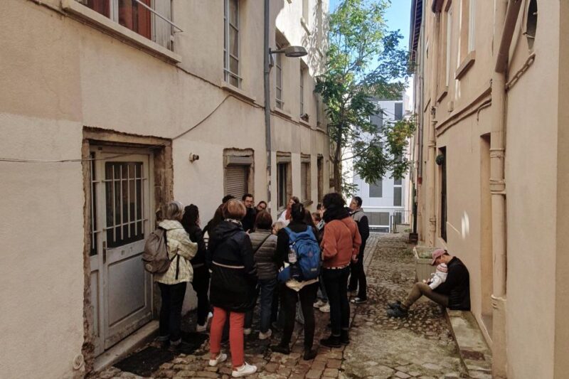 Storytelling tour of Croix-Rousse in French - The Guide’s Performance and Storytelling Style