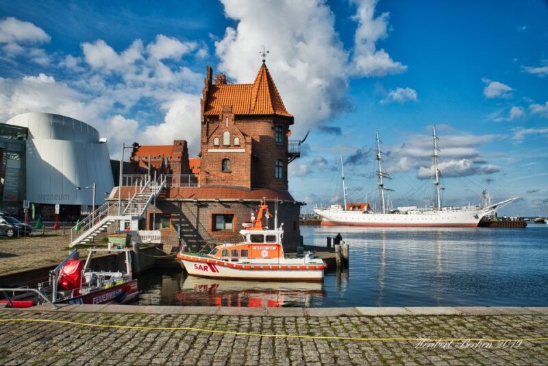 Stralsund: Old Town Highlights Private Walking Tour - Highlights of the Old Town Architecture