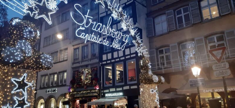 Strasbourg: Enjoy the Christmas markets - Exploring Place Saint-Thomas and Tasting Alsatian Biscuits