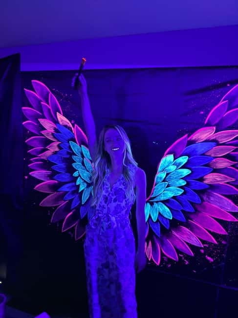 Strasbourg: Painting in the dark workshop with drinks - Discover the Bright Side of Strasbourg’s Art Scene