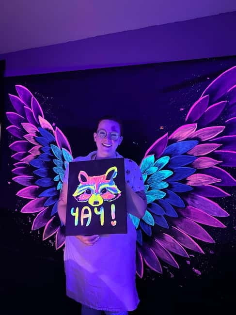 Strasbourg: Painting in the dark workshop with drinks - What to Expect During the Fluorescent Painting Workshop