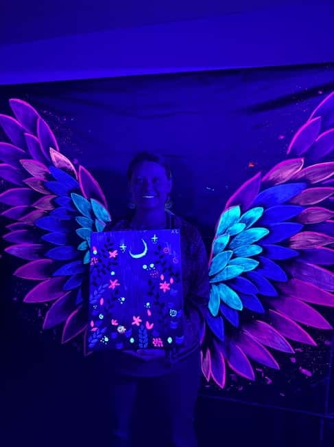 Strasbourg: Painting in the dark workshop with drinks - Who Will Most Enjoy This Neon Painting Experience?