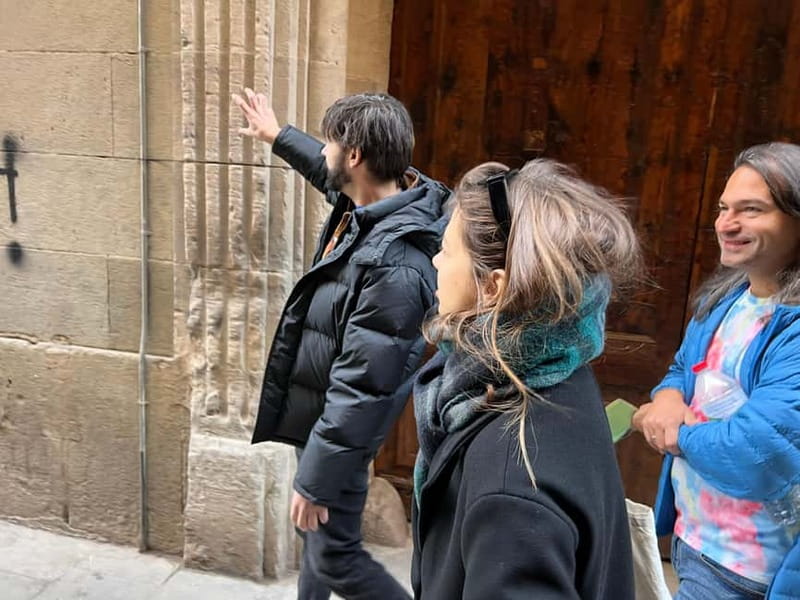 Street Art & Gallery Tour - The Artistic Charm of Carrer dels Tallers