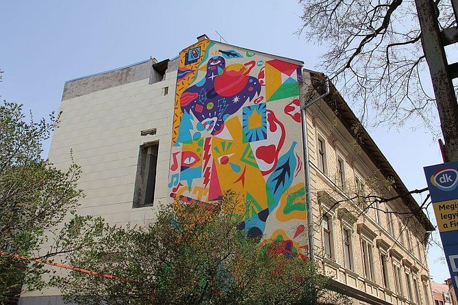 Street Art Tour Budapest - Coffee Break at Kisuzem: A Cozy Introduction
