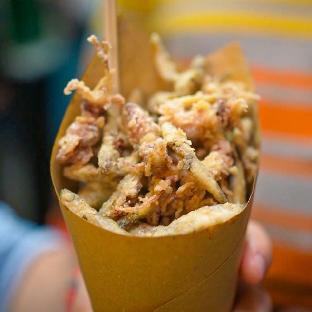 Street food tour: the Neapolitan culinary art - The Guides Role in Enriching the Experience