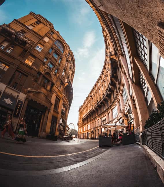 Street photography with your smartphone, tour of Budapest - The Guide: Luigi Cantel’s Expertise and Approach