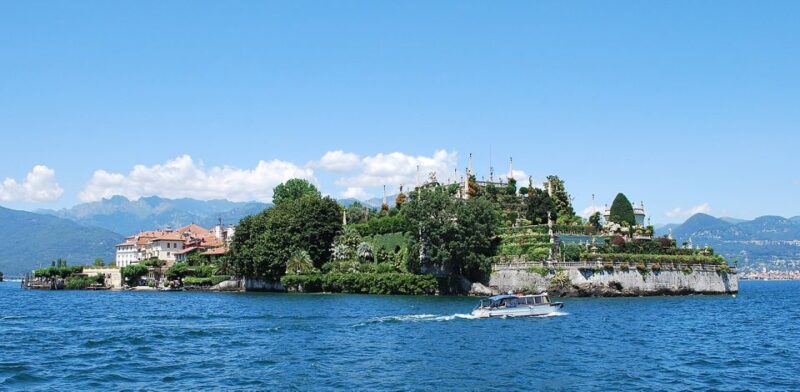 Stresa: Isola Bella Boat Tour - Shopping and Exploring the Village of Isola Bella