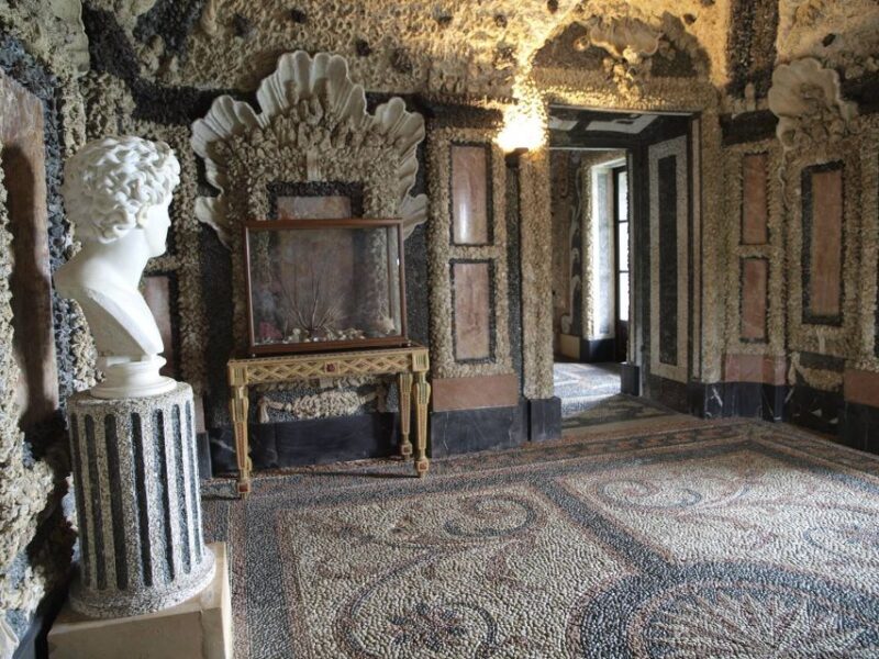 Stresa: Isola Bella Hop-on Hop-off Boat Tour - Visiting Isola Bella: The Palace and Italian Gardens