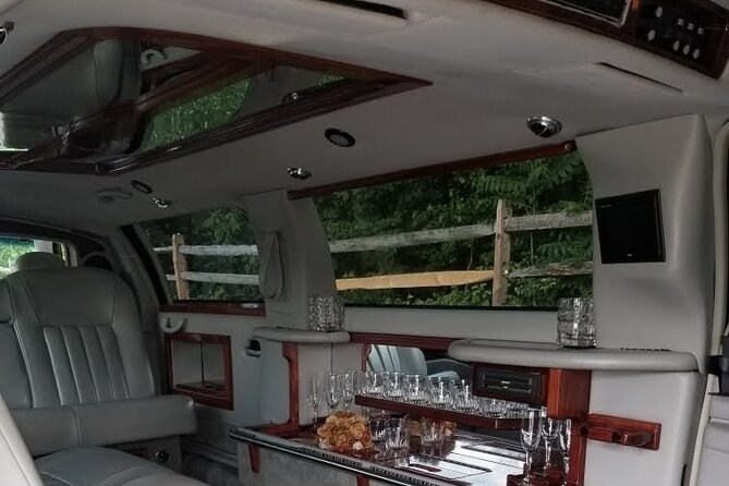 Stretch Limo Private Day & Night Custom Tours of Washington DC - The Experience of a VIP Tour