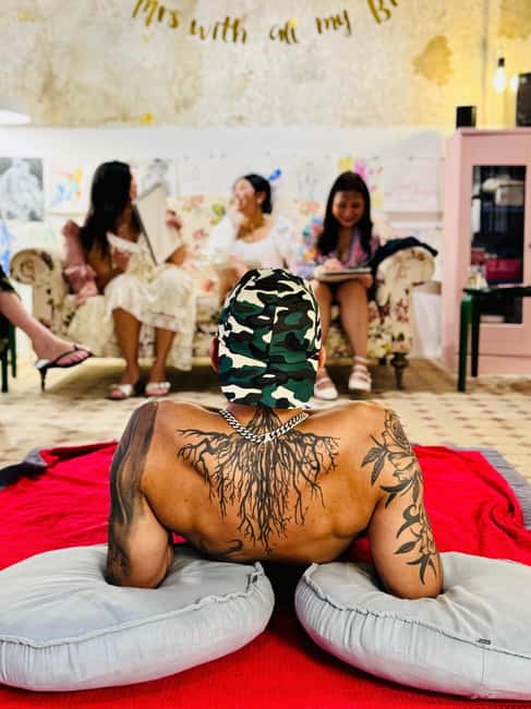 Strip-Drawing Event in Palmas Old Town - What to Expect During the Cheeky Drawing Experience