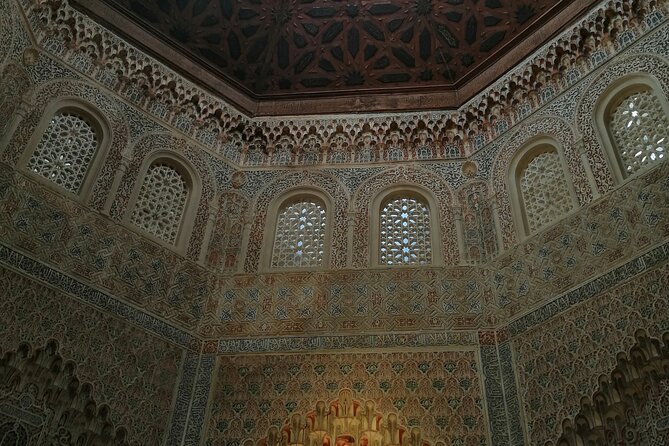 Stroll through Granada: historic center and Albayzín - Admire the Royal Chapel and the Madrasa