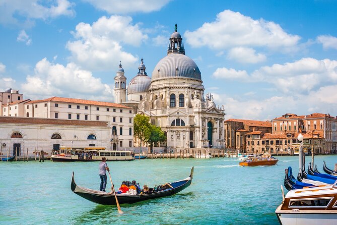 Stunning Venice  Walking Tour for Couples - Crossing the Rialto Bridge’s Renaissance Elegance