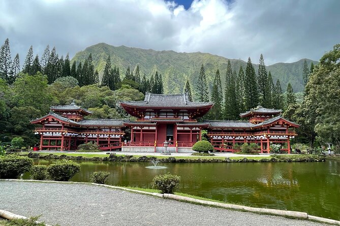 Stunning views of Oahu. East to North Shore on a scenic drive - Glimpse the Luxury Estates of Kahala from Hawaii Kai Lookout