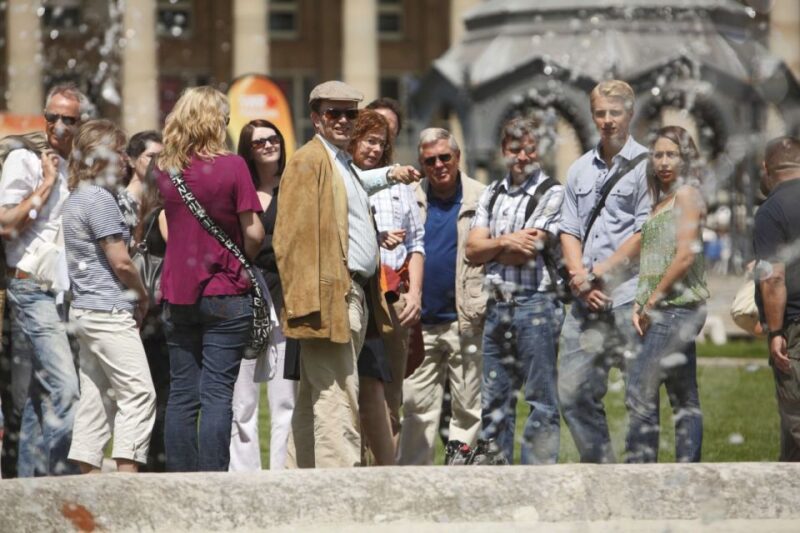 Stuttgart: City Highlights - Guided Walking Tour - The Vibrant Atmosphere of Palace Square