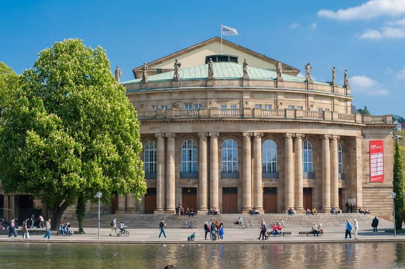 Stuttgart: Instagrammable Guided Tour with a Local - The View of the Palace and Royal Heritage