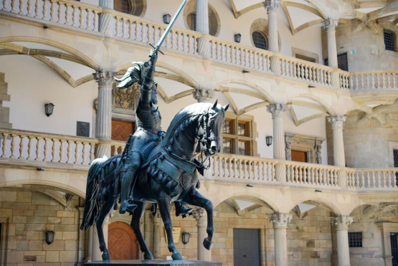 Stuttgart: Old Town Highlights Guided Walking Tour - Pacing and Tour Experience