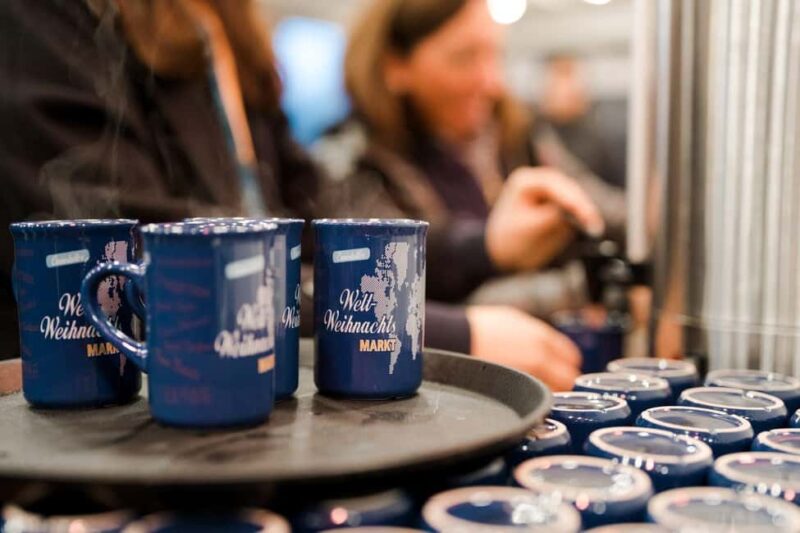 Stuttgart: Winter sleigh covered wagon tour - Tasty Waffles or Cake Slices for a Sweet Coffee Break