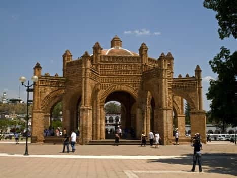 Sumidero Canyon & Chiapa de Corzo: Day Tour from Tuxtla - Exploring Sumidero Canyon’s Spectacular Waterfalls and Cliffs