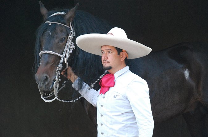 Sunday among charros from Guadalajara - Horse Riding and the Charro Oath at the End