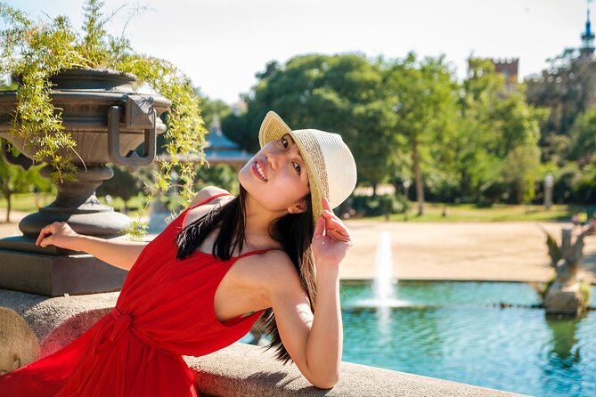 Sunny Barcelona Photoshoot - Starting at Barcelona Cathedral: Iconic Backdrops for Your Photos