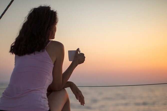 Sunrise EN the Ocean - The Comfort and Convenience of a Private Yacht or Boat