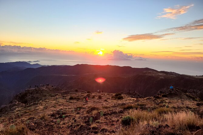 Sunrise in Areeiro Peak - Scenic Stops Along the Route: Balcoes, Guindaste, and Santo da Serra